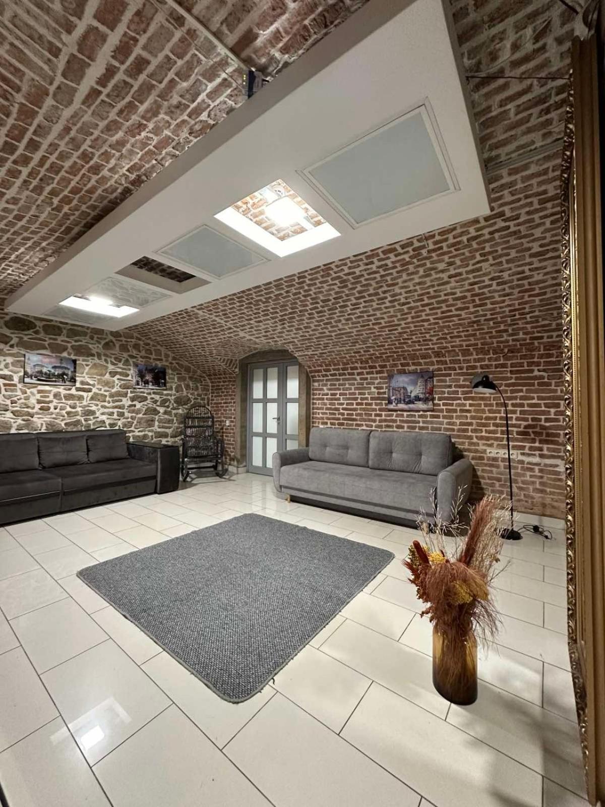 2Х Кім-Й Loft На Площі Філармонії By Willox Apartment Чернивци Екстериор снимка